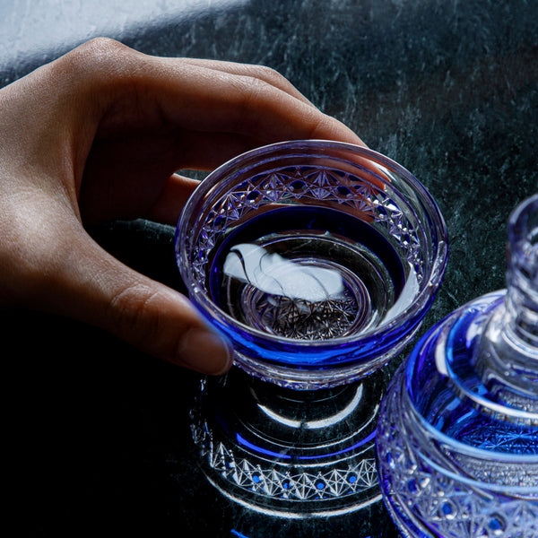 新品最新品送料無料 江戸切子アンバークリスタル冷酒グラス（瑠璃）ワイングラス（54） アルコールグッズ